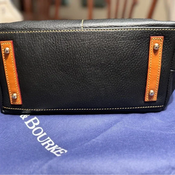 COPY - Dooney and Bourke handbag. - Picture 7 of 7